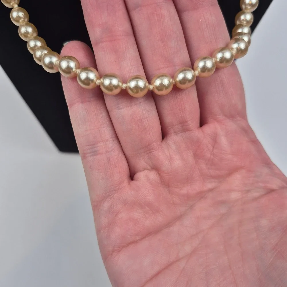 VTG Gold Tone Faux Pearl Necklace 25